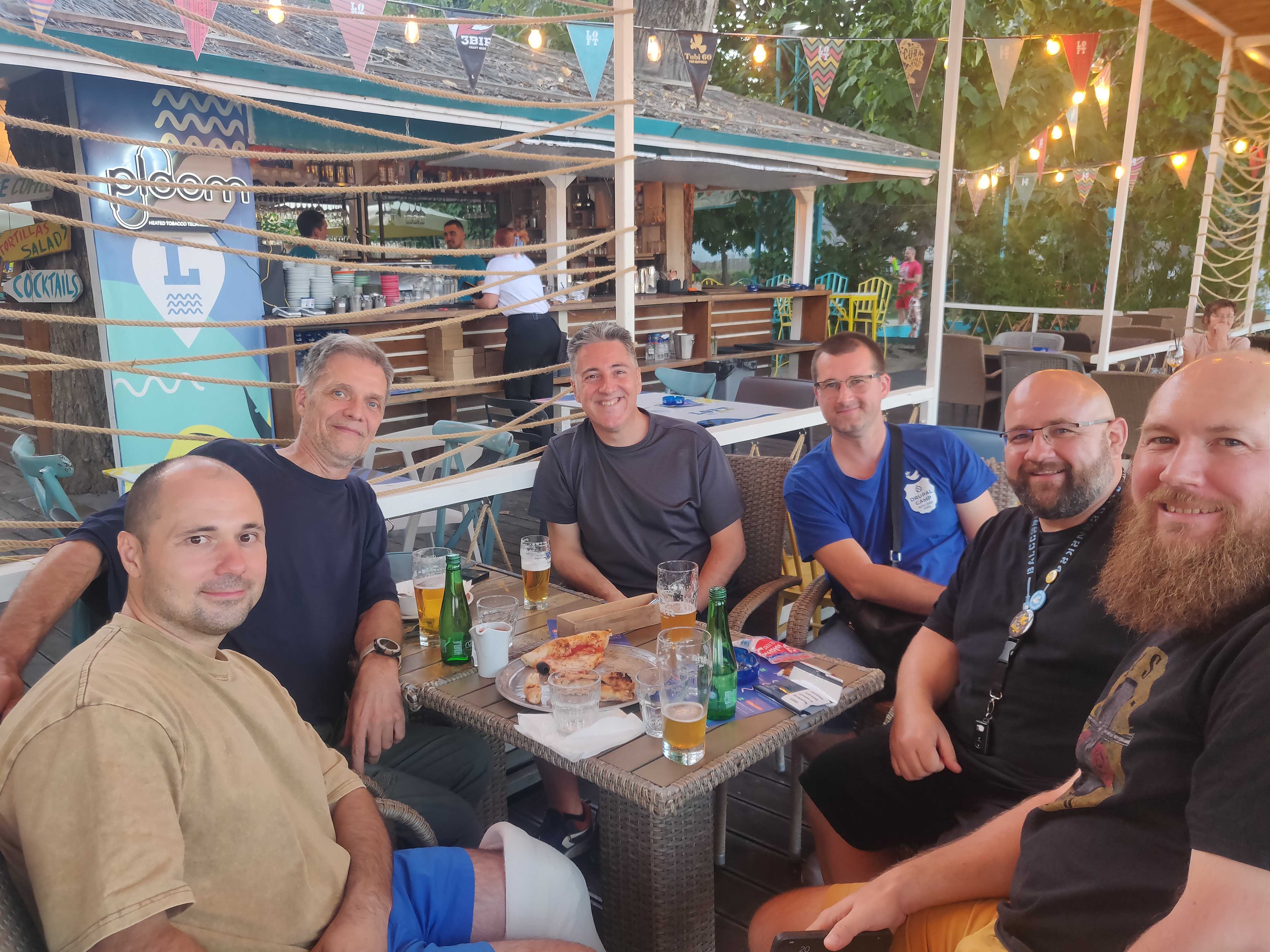 Drupal gang of Novi Sad Ivan, Mladen, Zoran, novajlija, Dragan, Maksim at the table in the Loft Strand